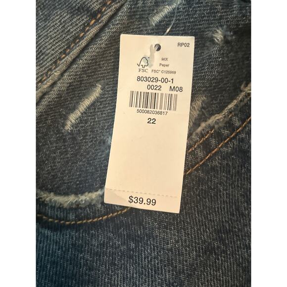 NWT Old Navy Plus Size Women's Denim Shorts OG Straight High Rise Size 22 - Picture 3 of 5